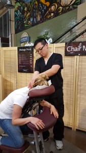 Brian gives a relaxing chair massage at our Lincoln Park Location